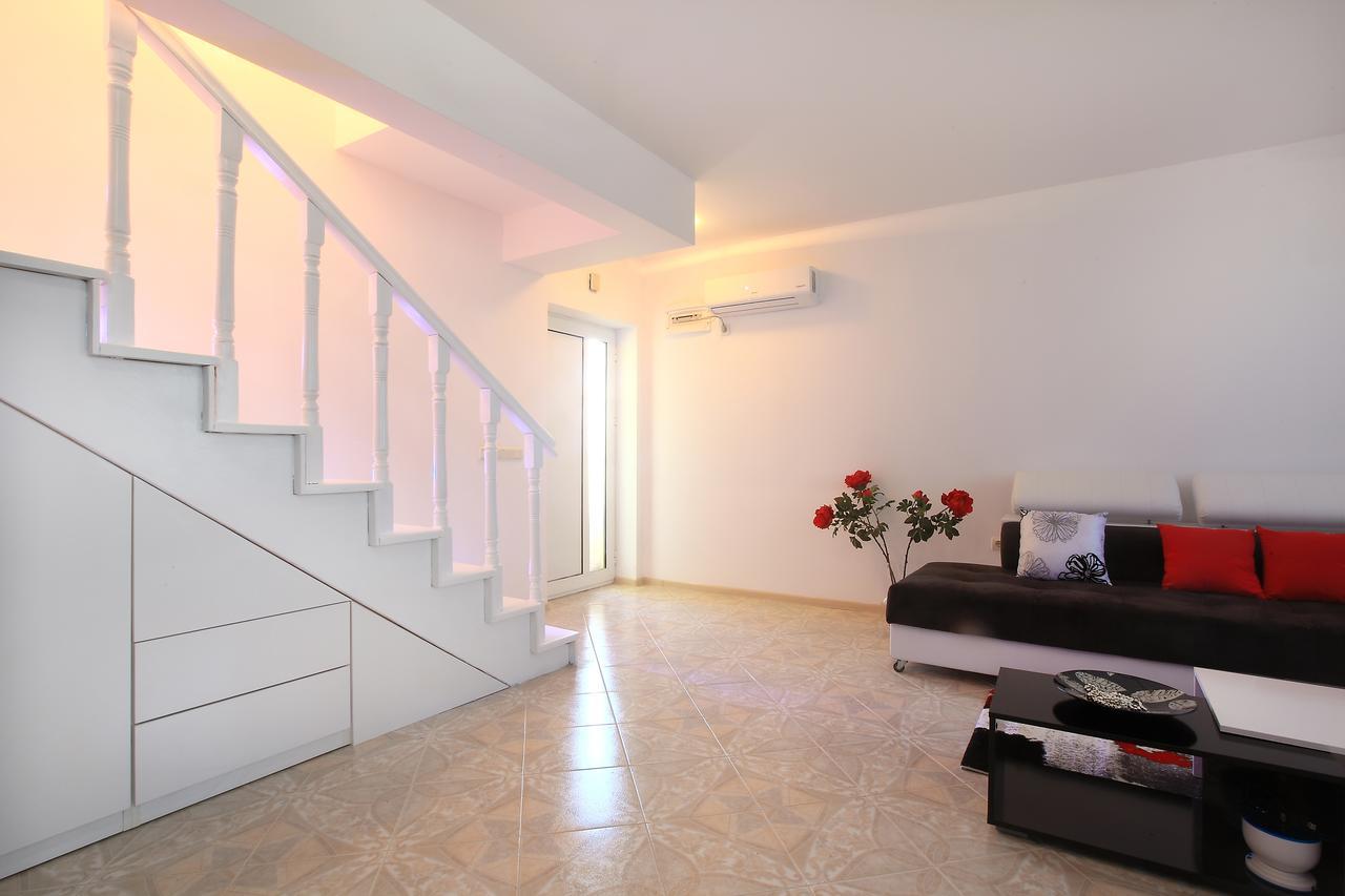 Sintria Court Premium, Art-Maisonettes & Panoramic Roof Appartamento Balchik Esterno foto